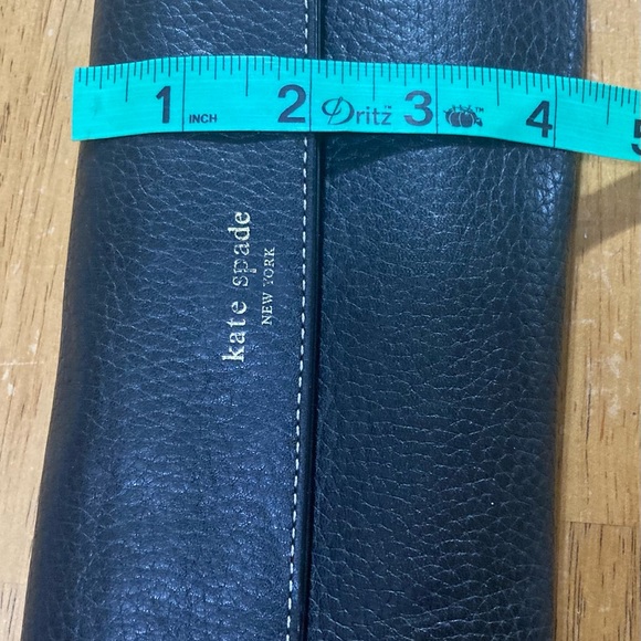 Kate Spade New 🗽 York 7.5” wide 4” tall with 4 bill holders 6 cards slots - Picture 5 of 5